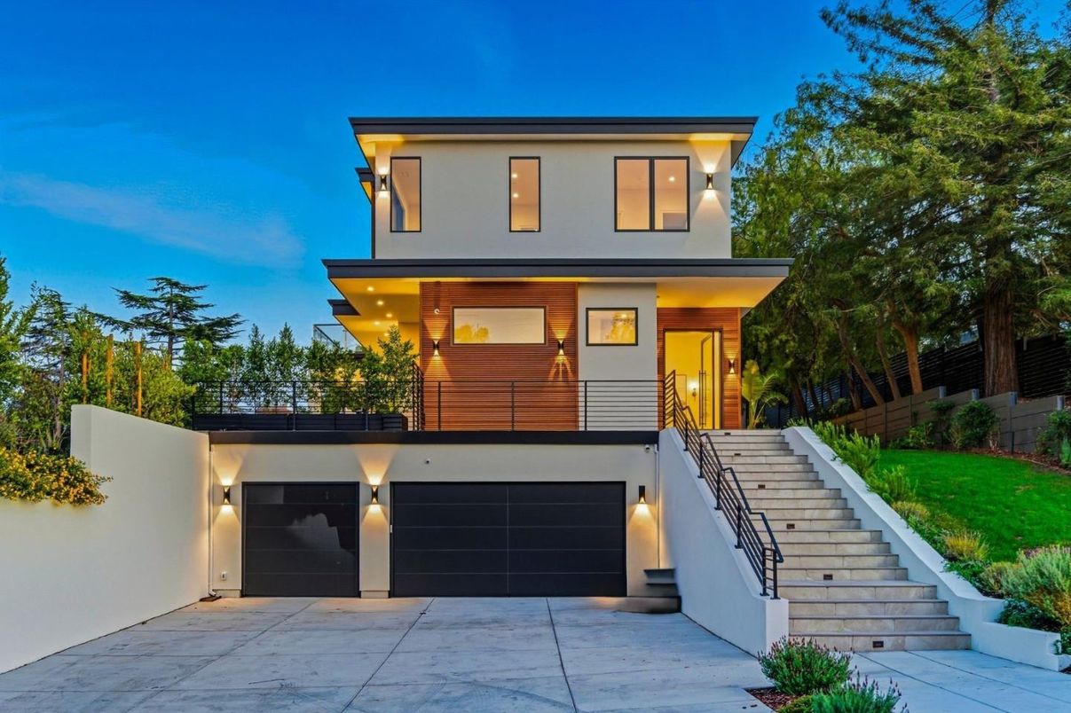 Attached, Exterior, Facade, Modern