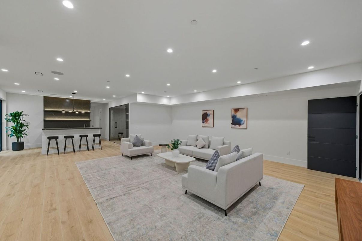 Interior, Living room, Pendant Lights, Recessed Lighting, Wood Texture Flooring