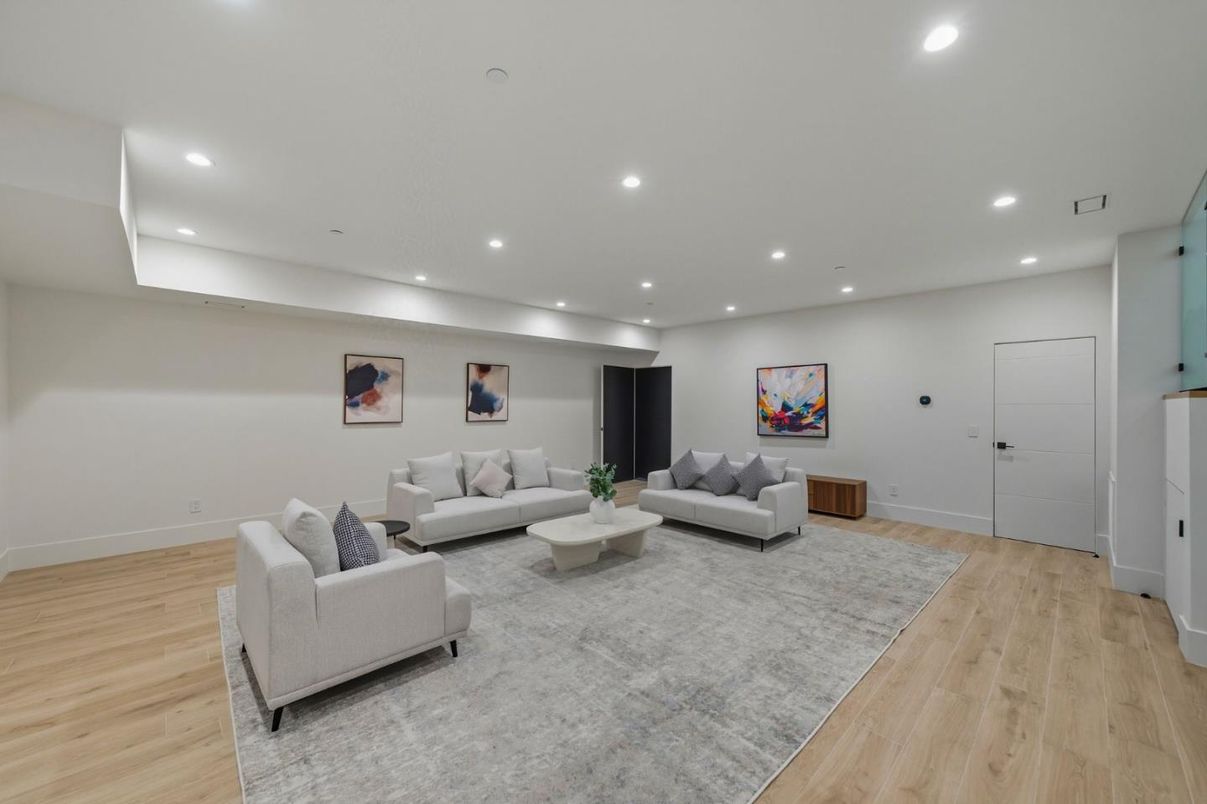 Interior, Living room, Recessed Lighting, Wood Texture Flooring