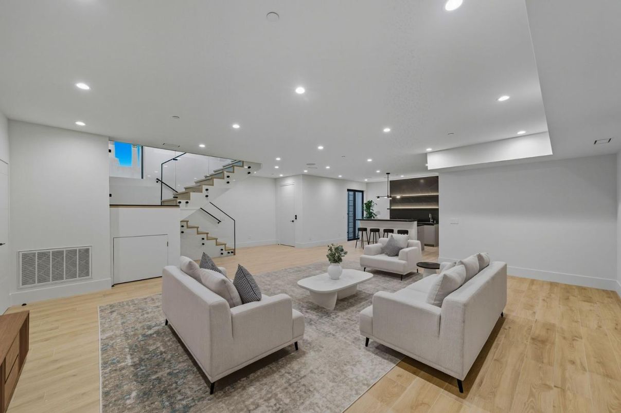 Interior, Living room, Pendant Lights, Recessed Lighting, Wood Texture Flooring