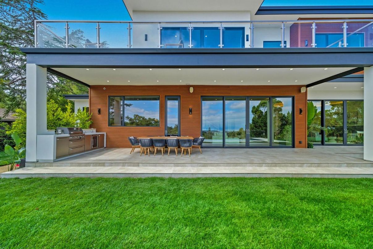 Backyard, Exterior, Outdoor Kitchen