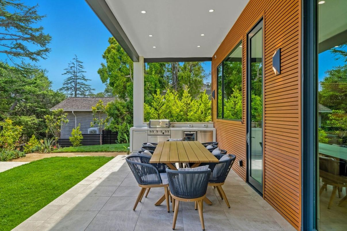 Backyard, Exterior, Outdoor Kitchen