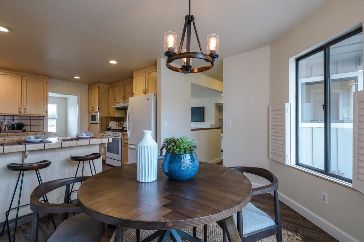 Dining room, Interior, Kitchen, Pendant Lights, Recessed Lighting, Wood Texture Flooring