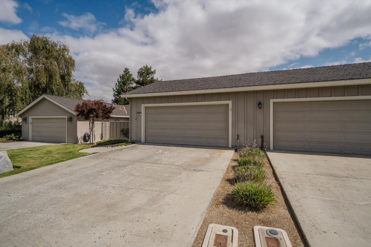 Detached Garage, Exterior