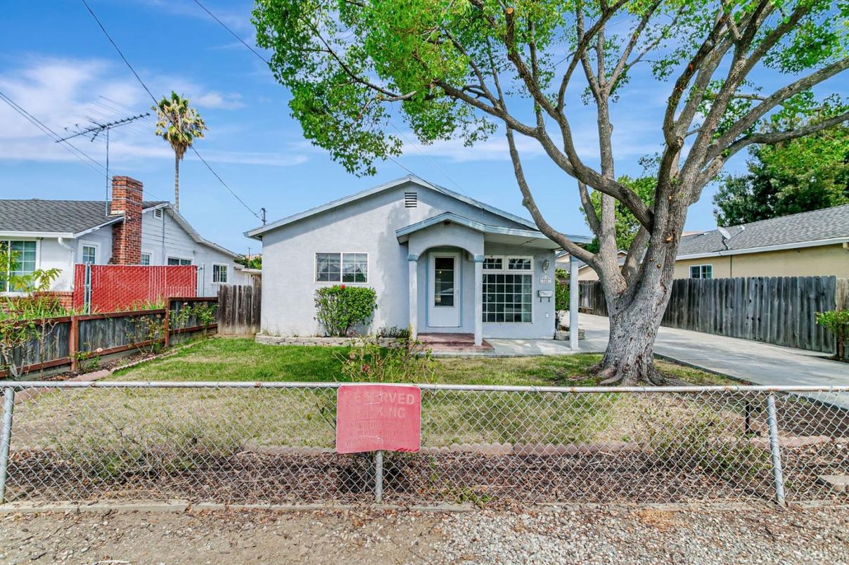 Backyard, Exterior, Facade, Ranch