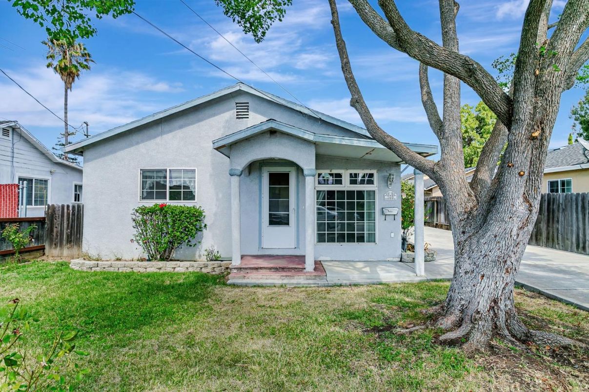 Backyard, Exterior, Facade, Ranch