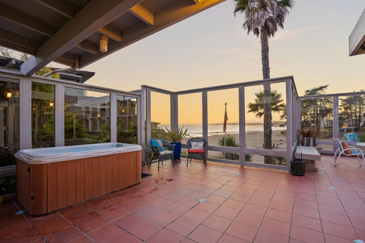 Exterior, Hot Tub, Water