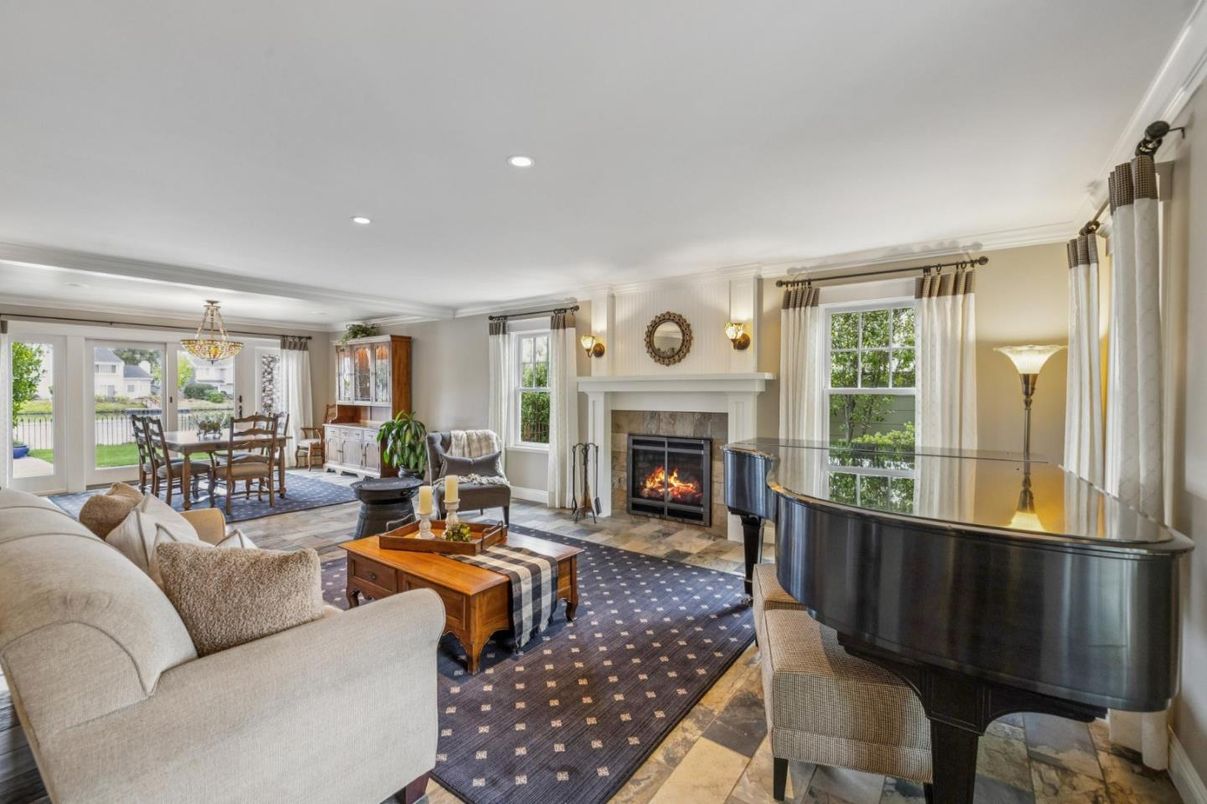 Chandelier, Dining room, Fireplace, Interior, Living room, Piano, Recessed Lighting