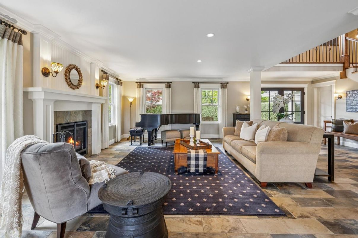 Fireplace, Interior, Living room, Piano, Recessed Lighting