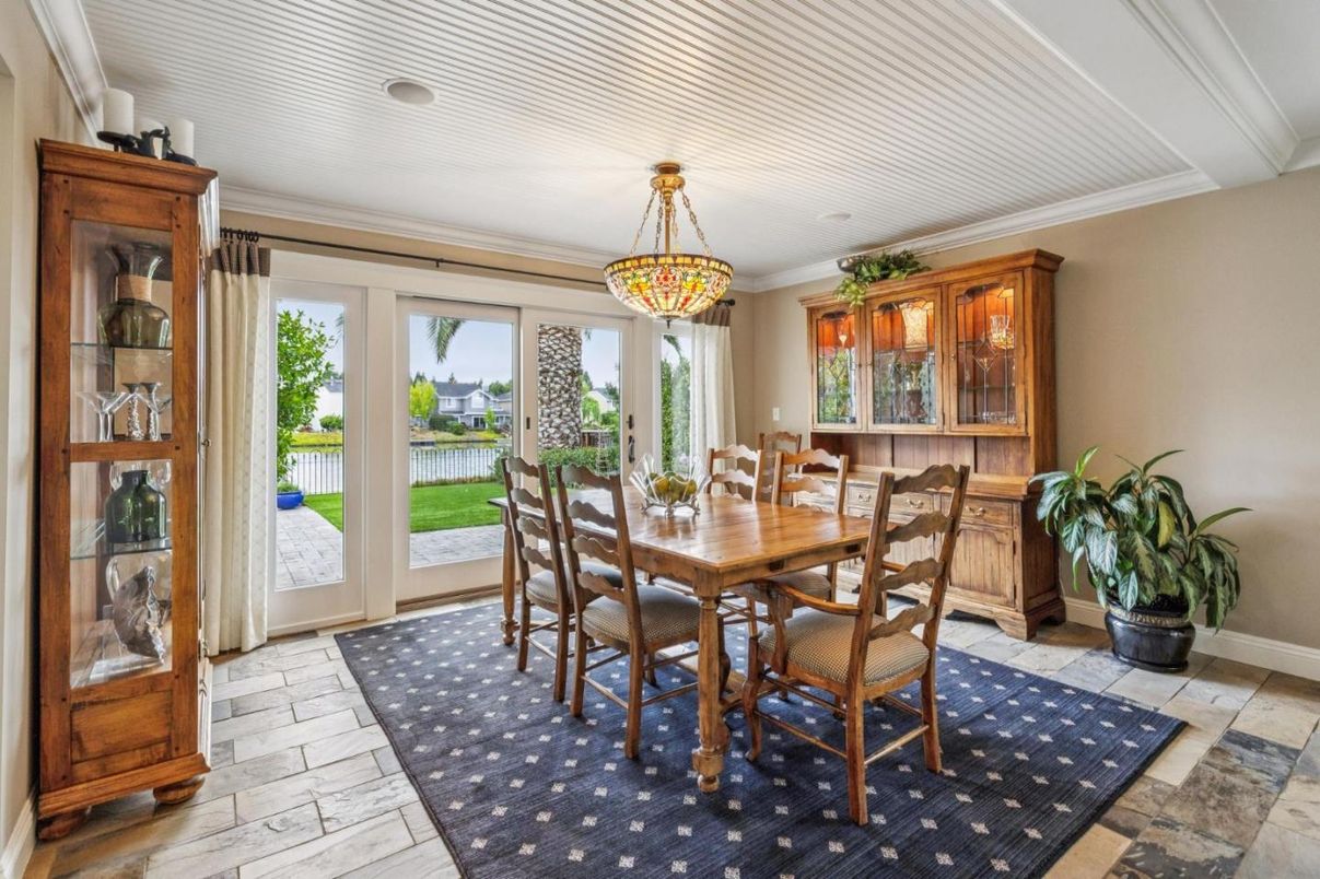 Dining room, Interior