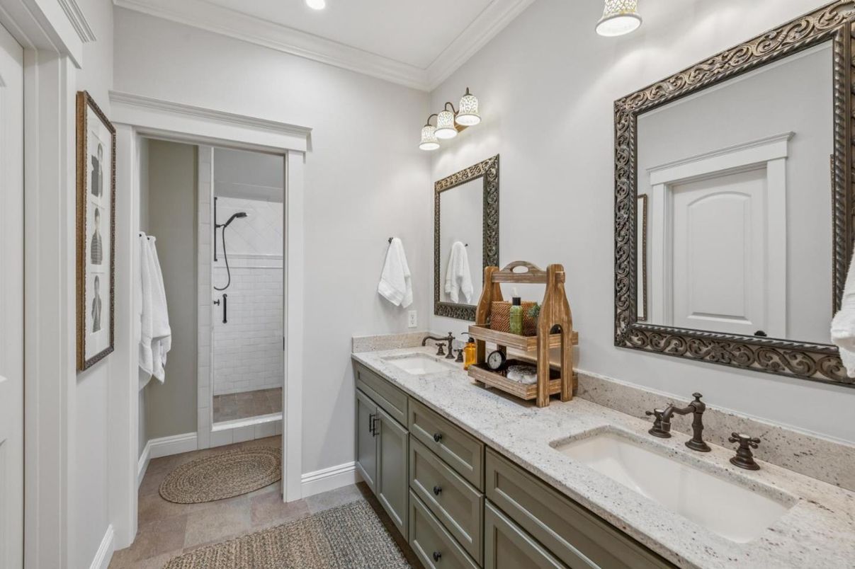 Bathroom, Dual Sink Vanities, Interior, Recessed Lighting