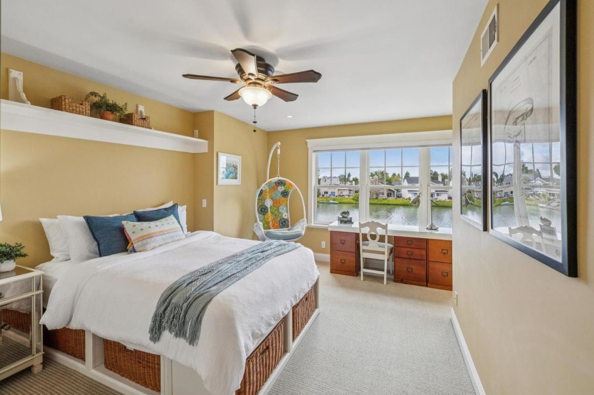 Bedroom, Interior, Water