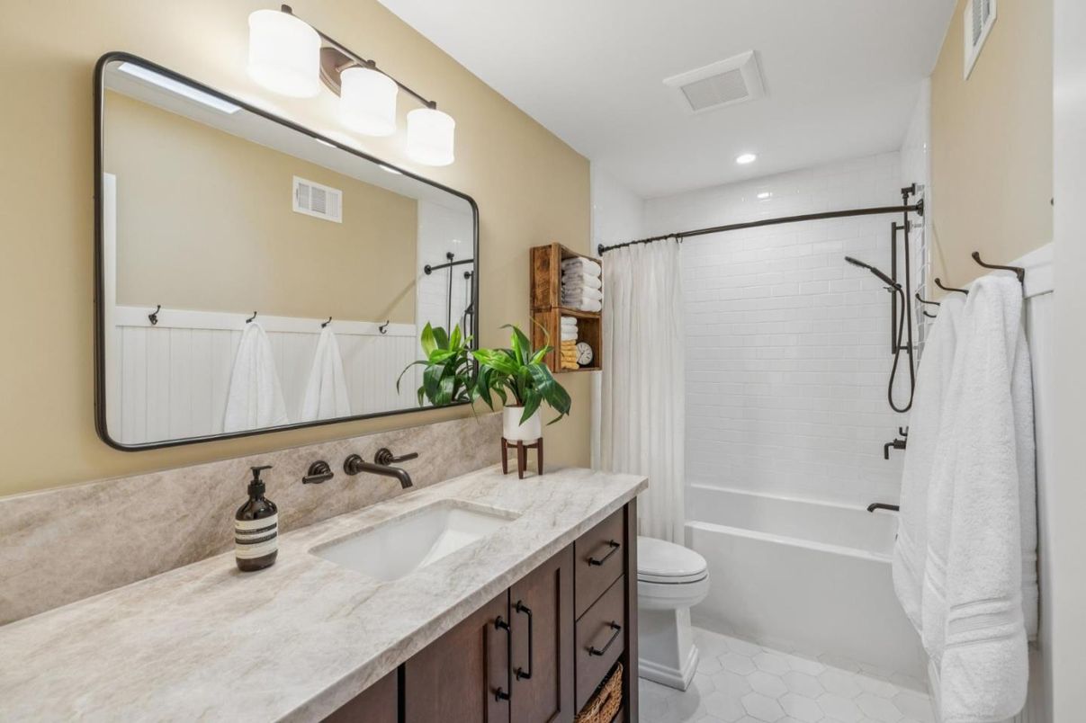 Bathroom, Interior, Recessed Lighting