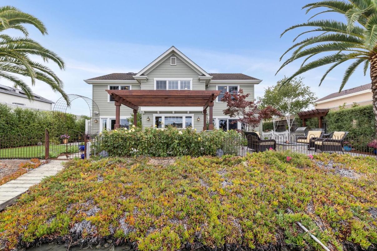 Backyard, Exterior, Facade, Queen Anne Victorian