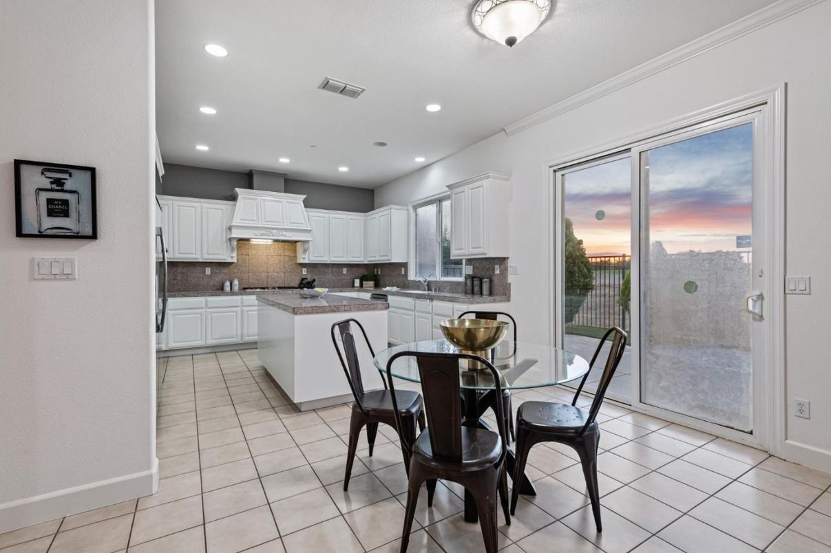 Dining room, Interior, Kitchen, Recessed Lighting