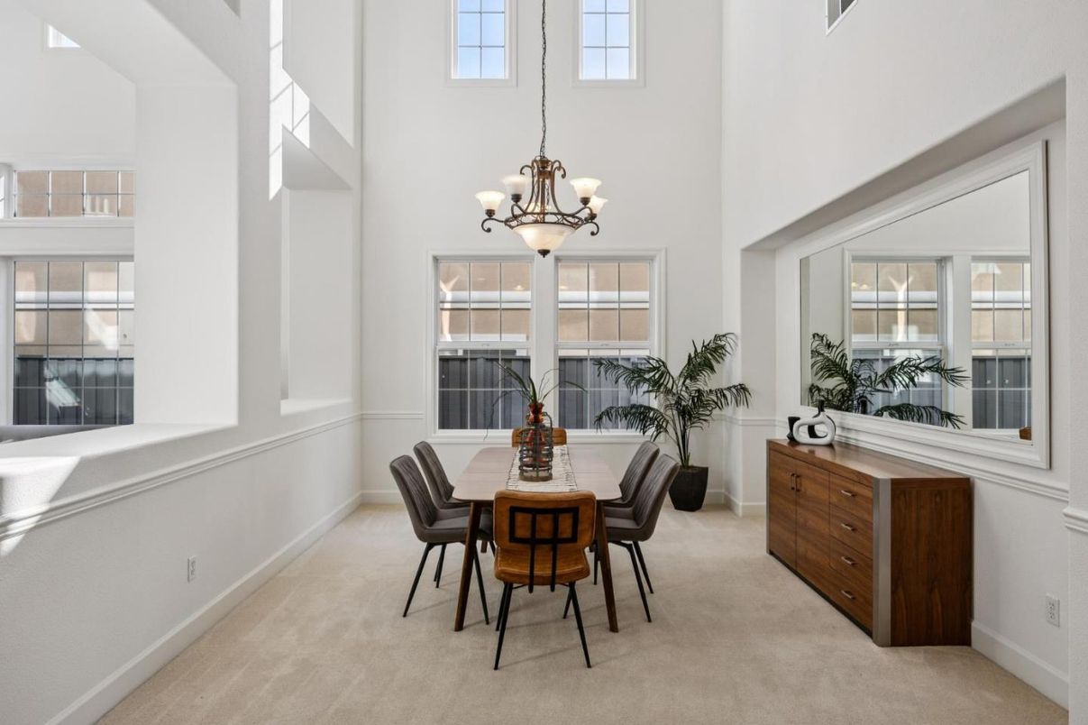 Chandelier, Dining room, Interior