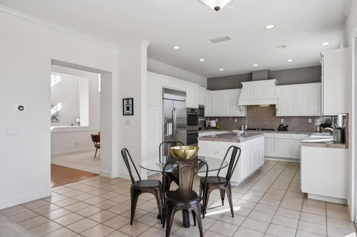 Dining room, Interior, Kitchen, Recessed Lighting, Stainless Steel Appliances