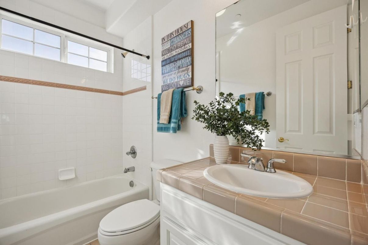 Bathroom, Interior, Tile Countertops