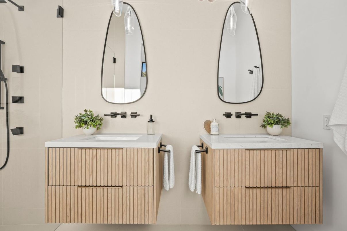 Bathroom, Dual Sink Vanities, Interior