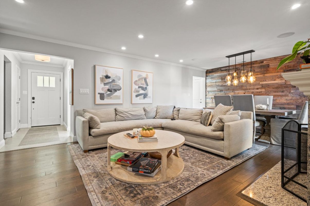 Dining room, Interior, Living room, Pendant Lights, Recessed Lighting, Wood Texture Flooring, Wooden Walls