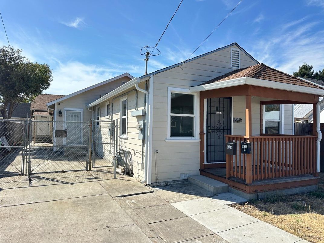 Exterior, Facade, None
