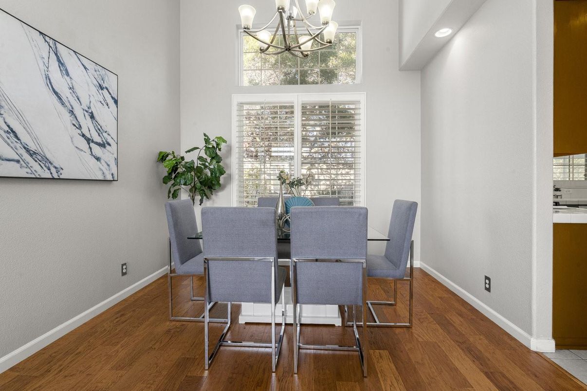Chandelier, Dining room, Interior, Recessed Lighting, Wood Texture Flooring