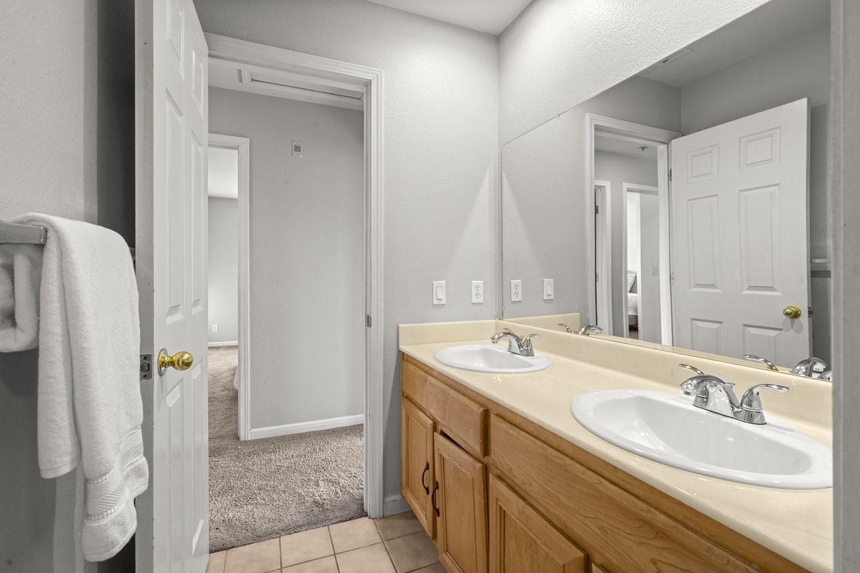 Bathroom, Dual Sink Vanities, Interior