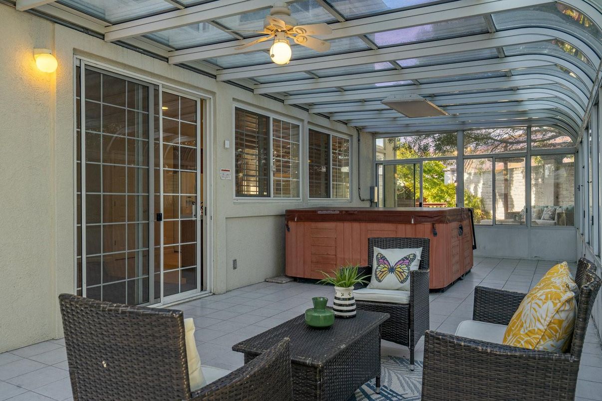 Hot Tub, Interior, Living room, Sun Room