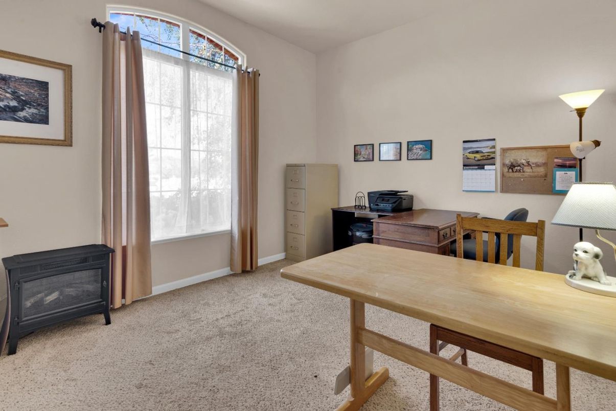 Home Office, Interior