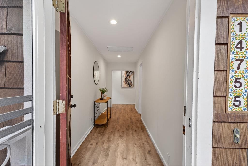 Interior, Recessed Lighting, Wood Texture Flooring