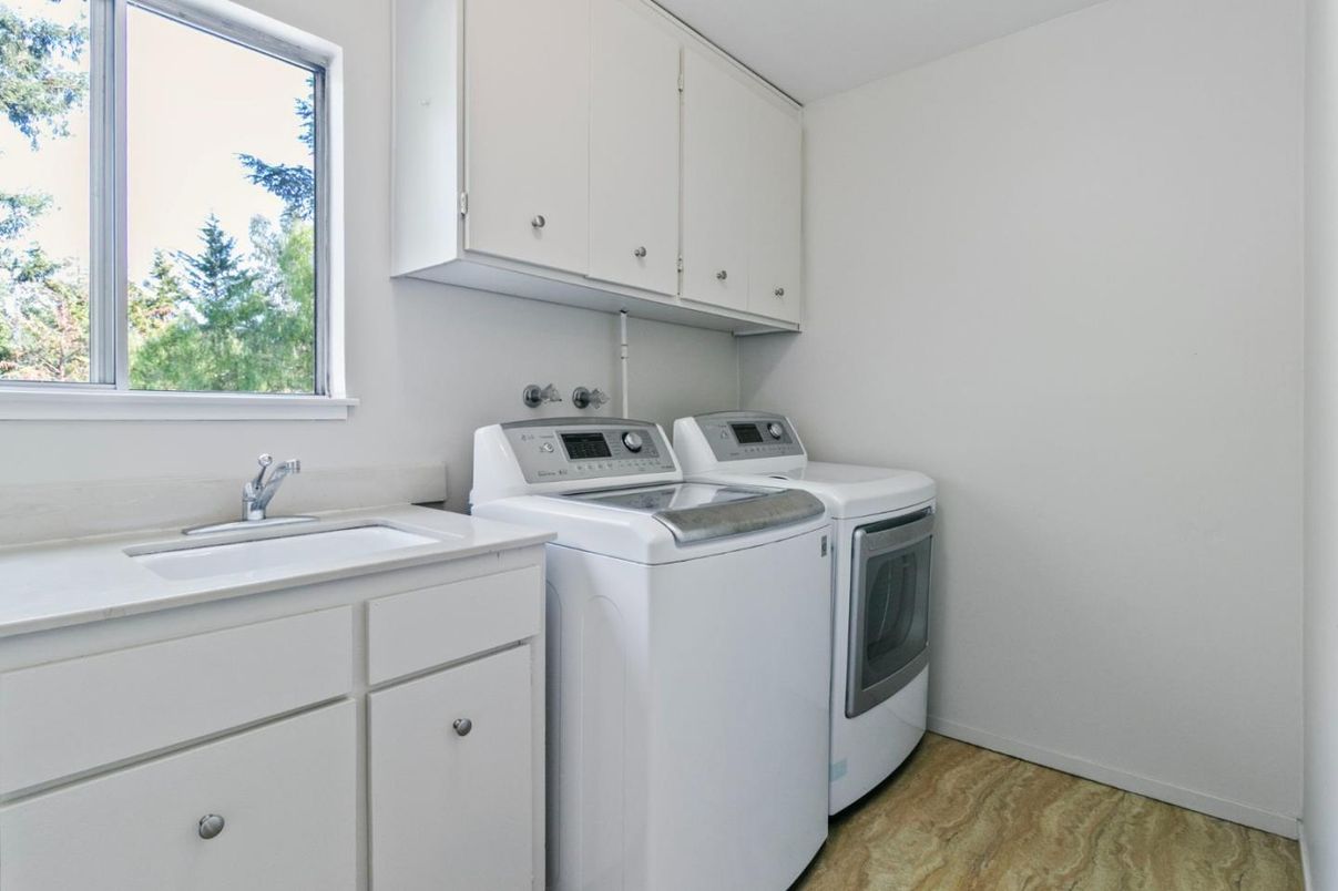 Interior, Washer, Wood Texture Flooring