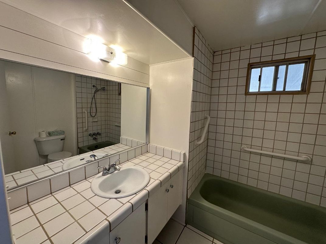 Bathroom, Interior, Tile Countertops