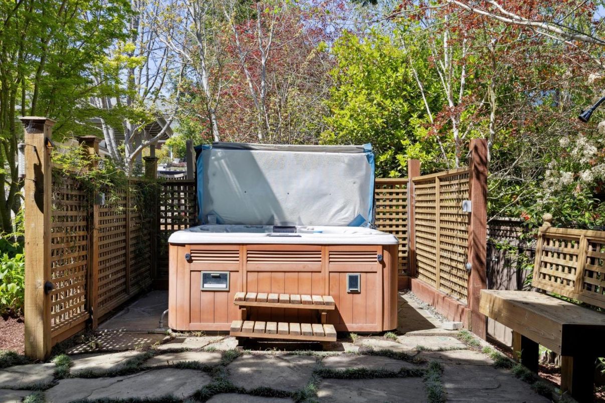 Exterior, Hot Tub
