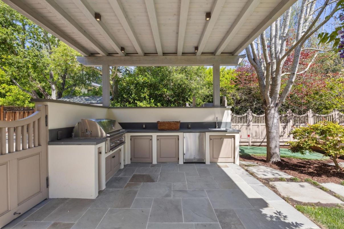 Exterior, Outdoor Kitchen