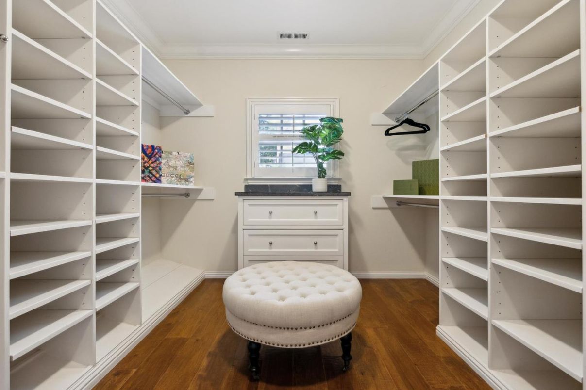 Interior, Walk-in Closets, Wood Texture Flooring