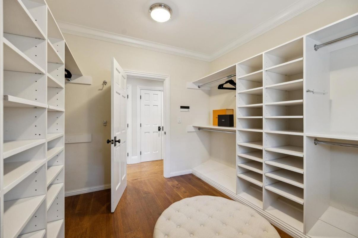 Interior, Walk-in Closets, Wood Texture Flooring