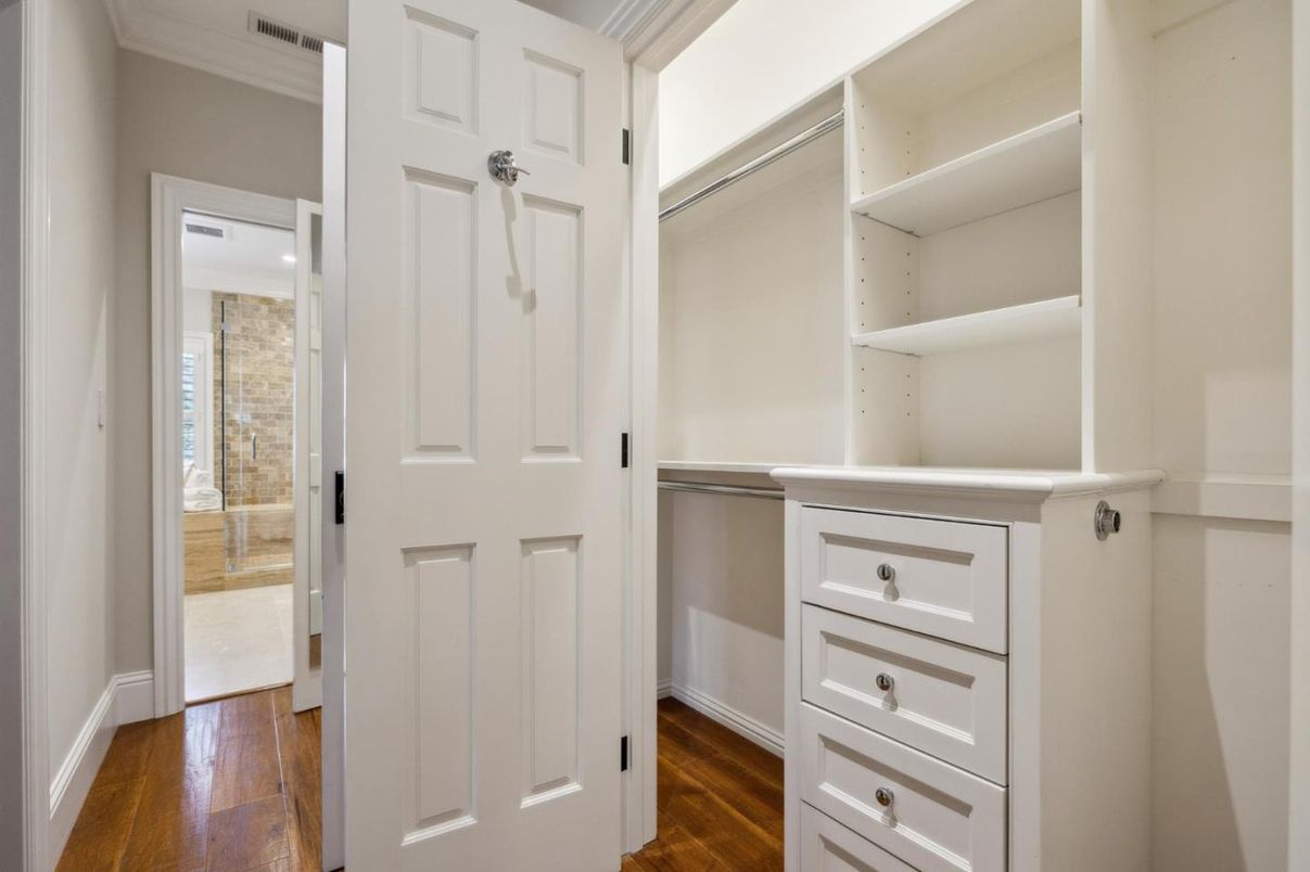 Interior, Walk-in Closets, Wood Texture Flooring