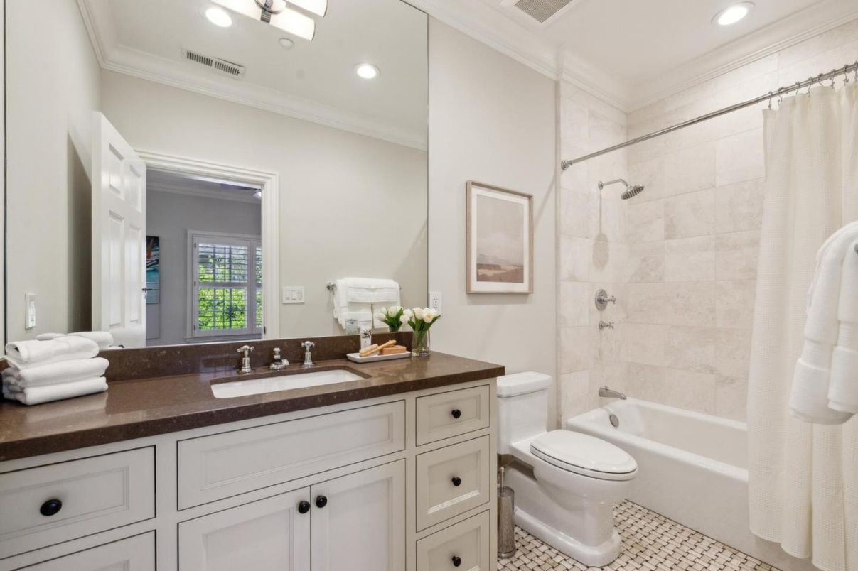 Bathroom, Interior, Recessed Lighting