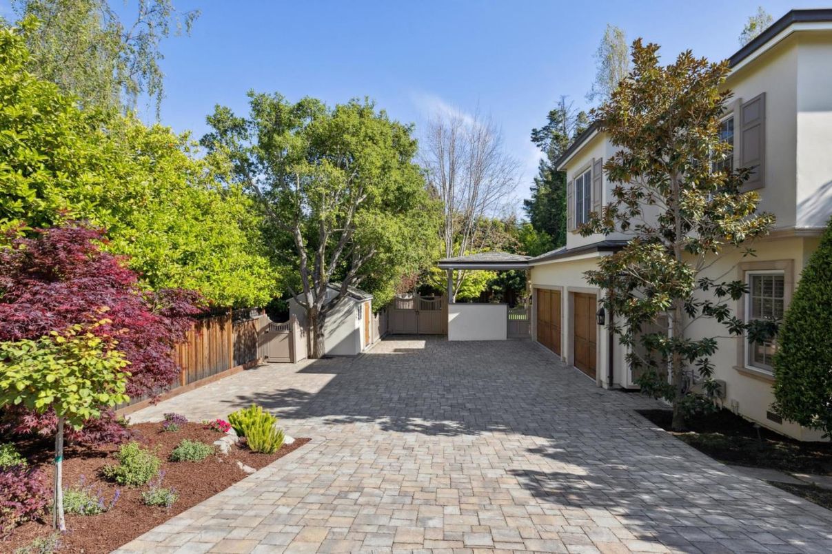 Exterior, Outdoor Kitchen