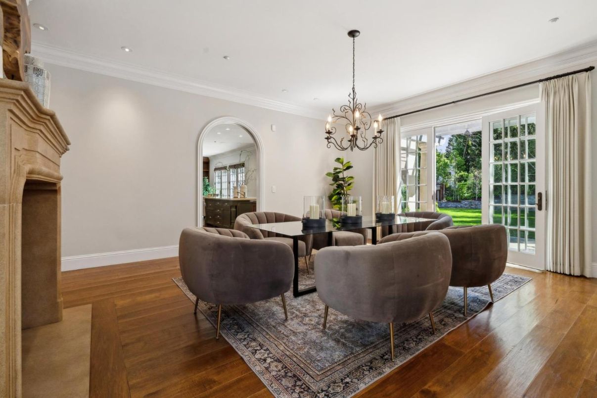 Chandelier, Dining room, Interior, Recessed Lighting, Wood Texture Flooring