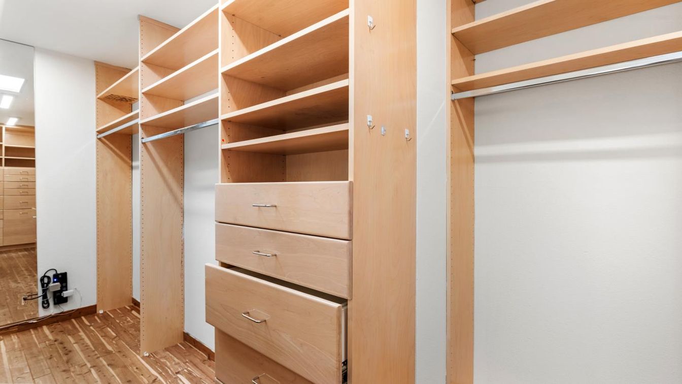 Interior, Walk-in Closets, Wood Texture Flooring