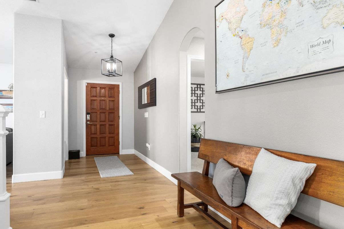 Interior, Pendant Lights, Wood Texture Flooring