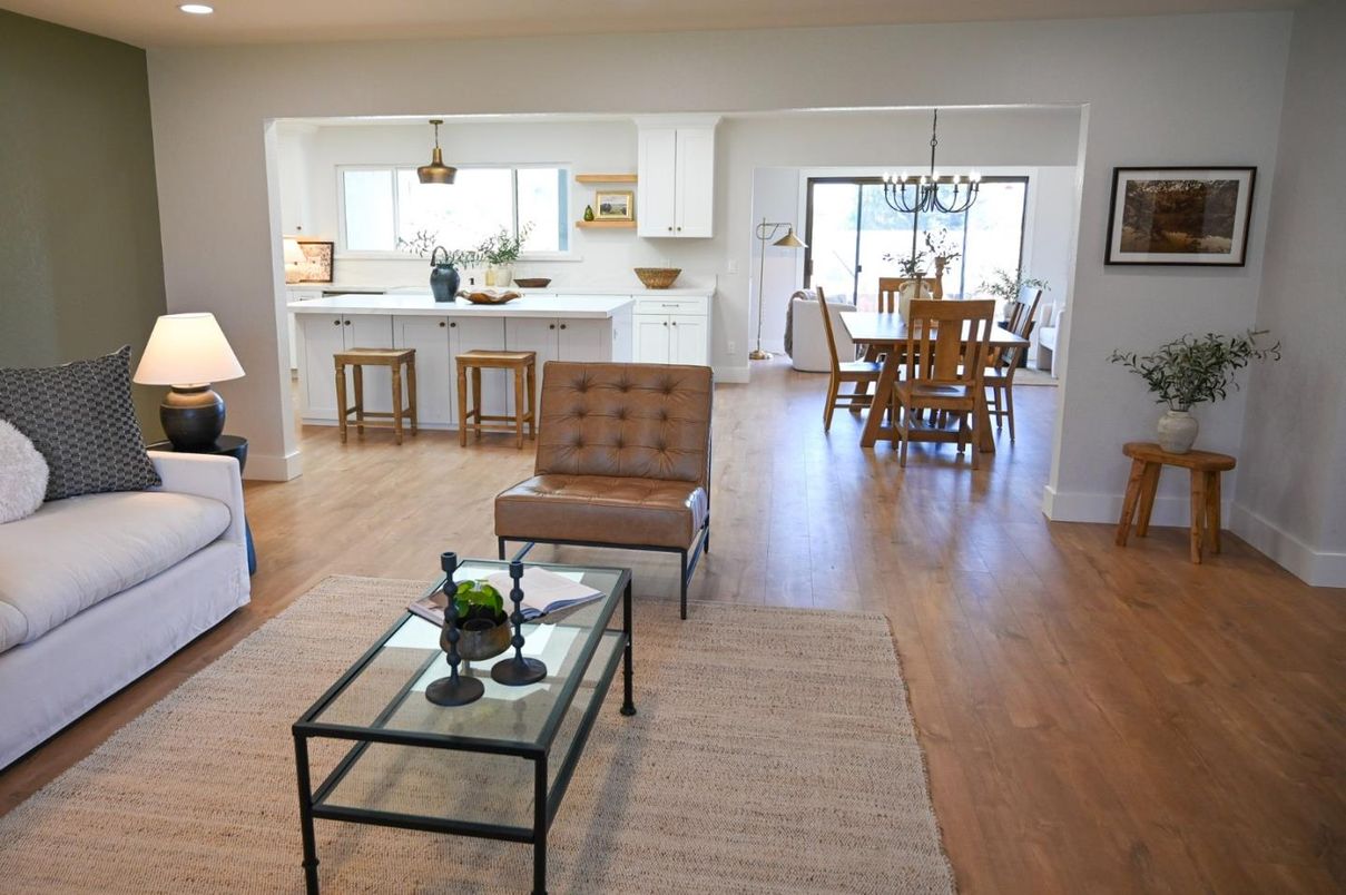 Dining room, Interior, Living room, Pendant Lights, Recessed Lighting, Wood Texture Flooring