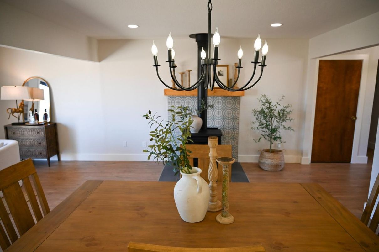 Chandelier, Dining room, Interior, Recessed Lighting, Wood Texture Flooring