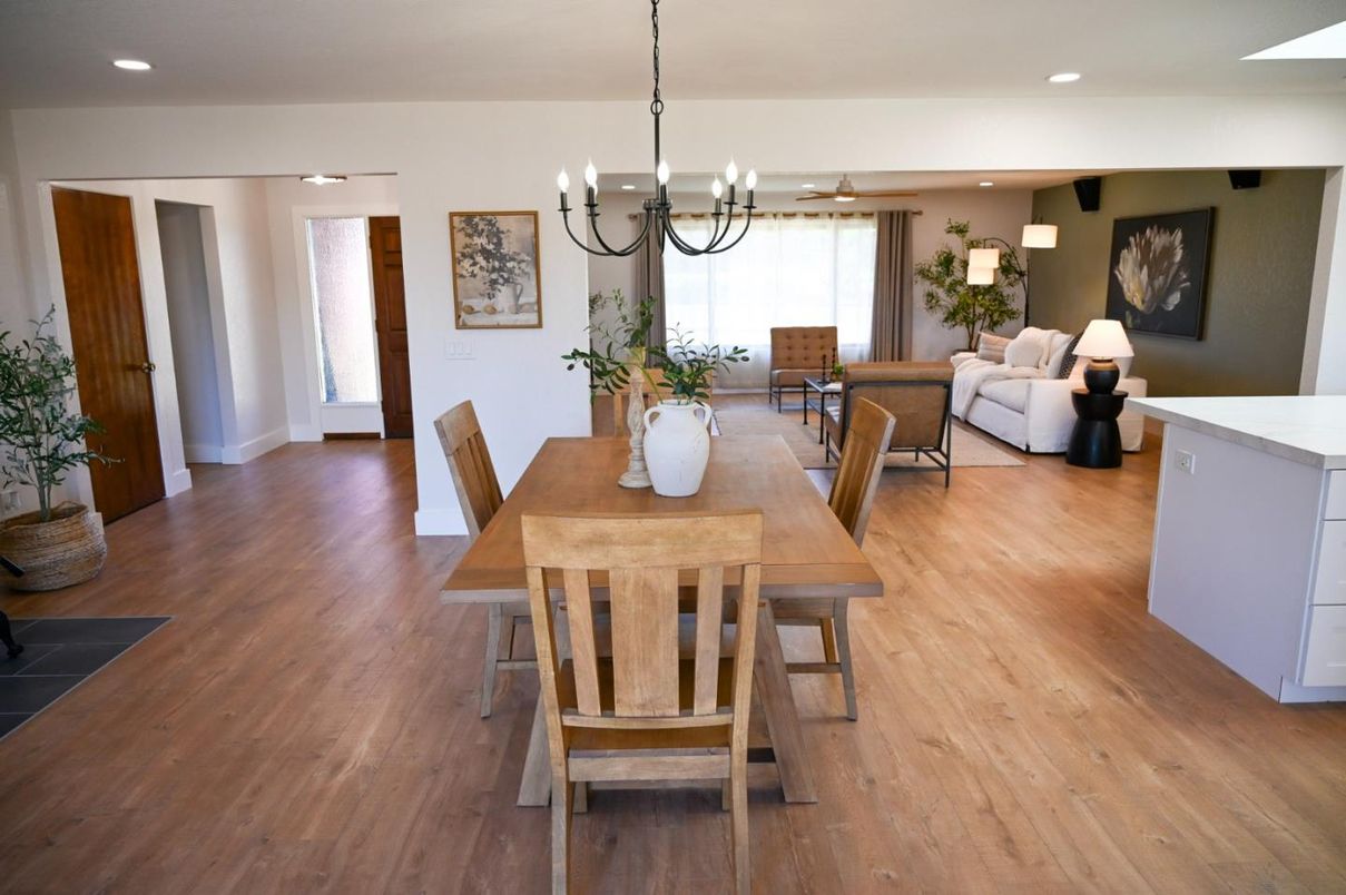 Chandelier, Dining room, Interior, Living room, Pendant Lights, Recessed Lighting, Wood Texture Flooring