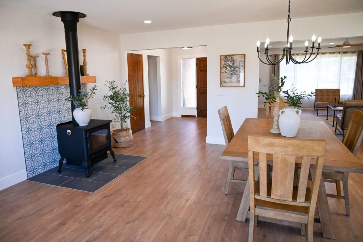 Chandelier, Dining room, Fireplace, Interior, Recessed Lighting, Wood Texture Flooring