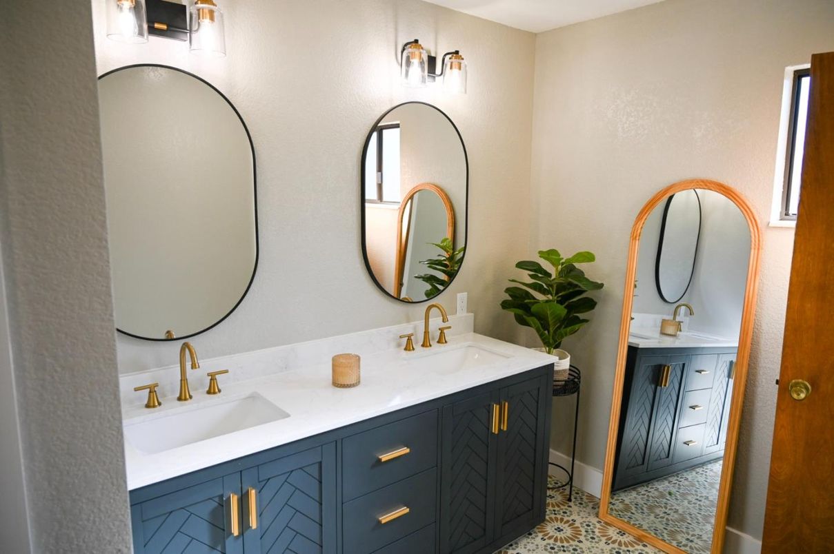Bathroom, Dual Sink Vanities, Interior
