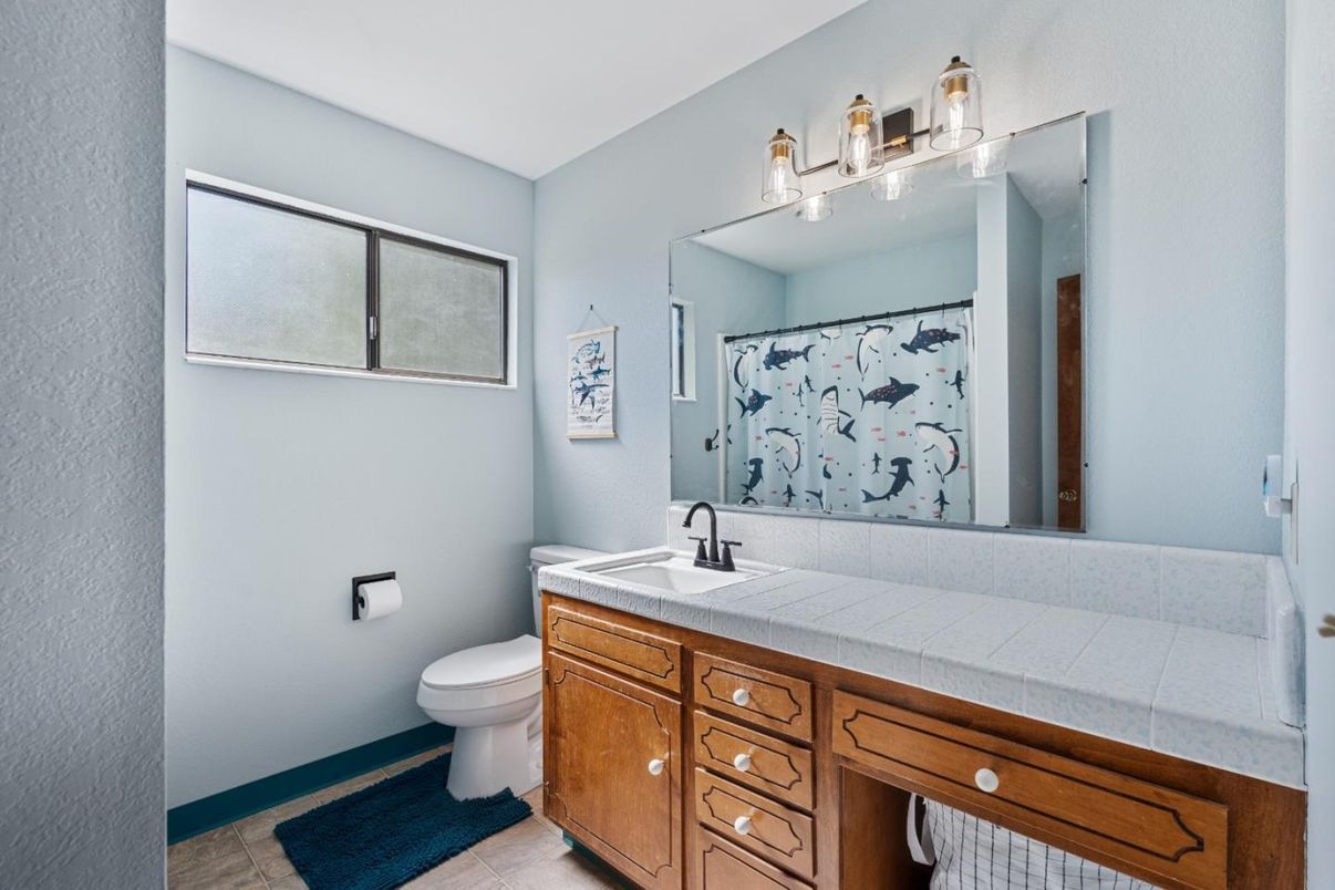 Bathroom, Interior, Tile Countertops