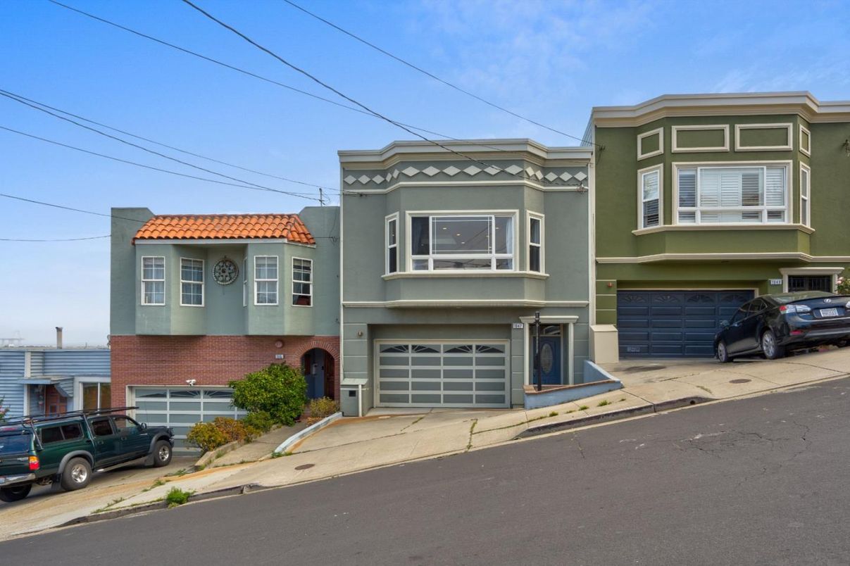 Attached, Exterior, Facade, Rowhouse