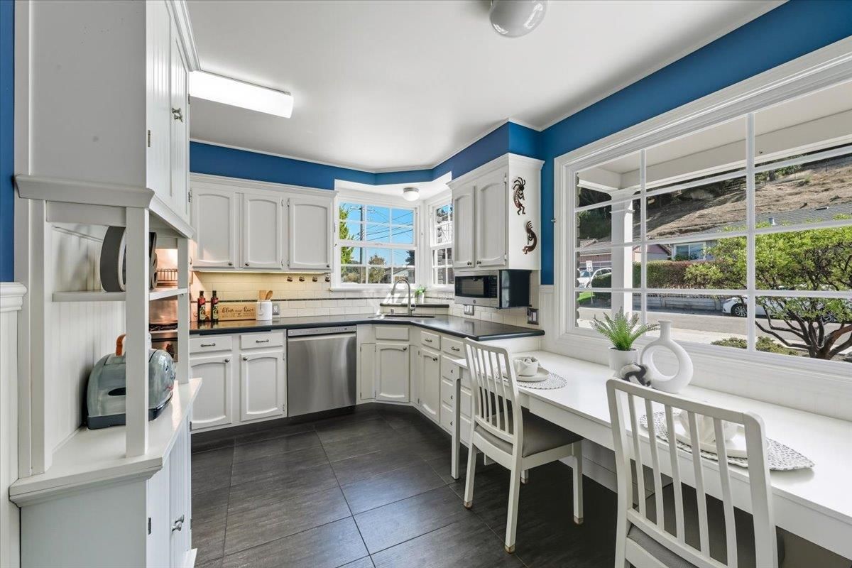 Dining room, Interior, Kitchen, Stainless Steel Appliances